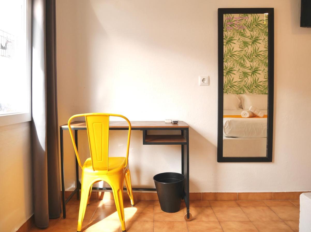 Nanit Rooms Ibiza Hostal Санта-Еулалія-дель-Ріо Номер фото