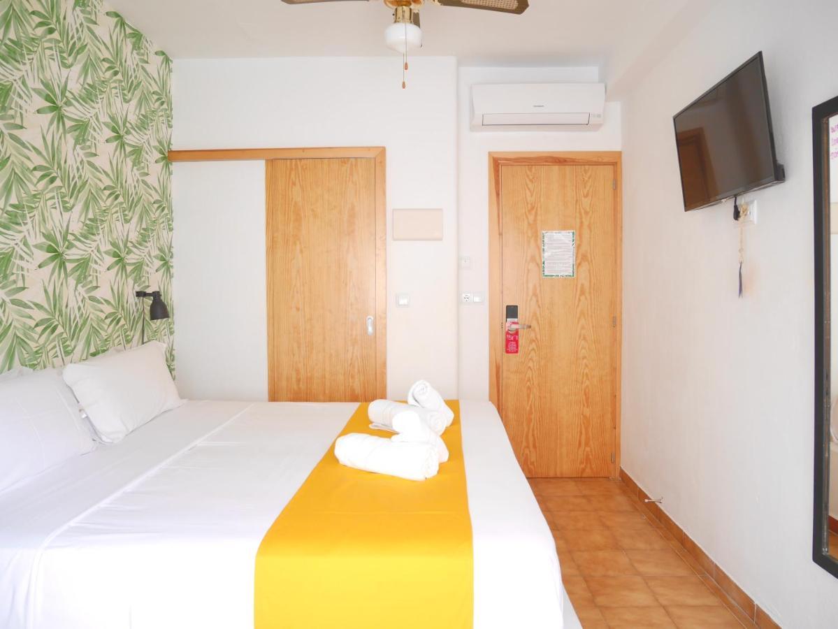 Nanit Rooms Ibiza Hostal Санта-Еулалія-дель-Ріо Номер фото