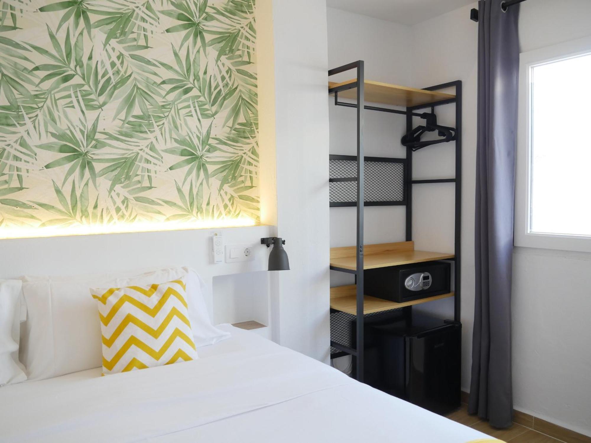 Nanit Rooms Ibiza Hostal Санта-Еулалія-дель-Ріо Номер фото