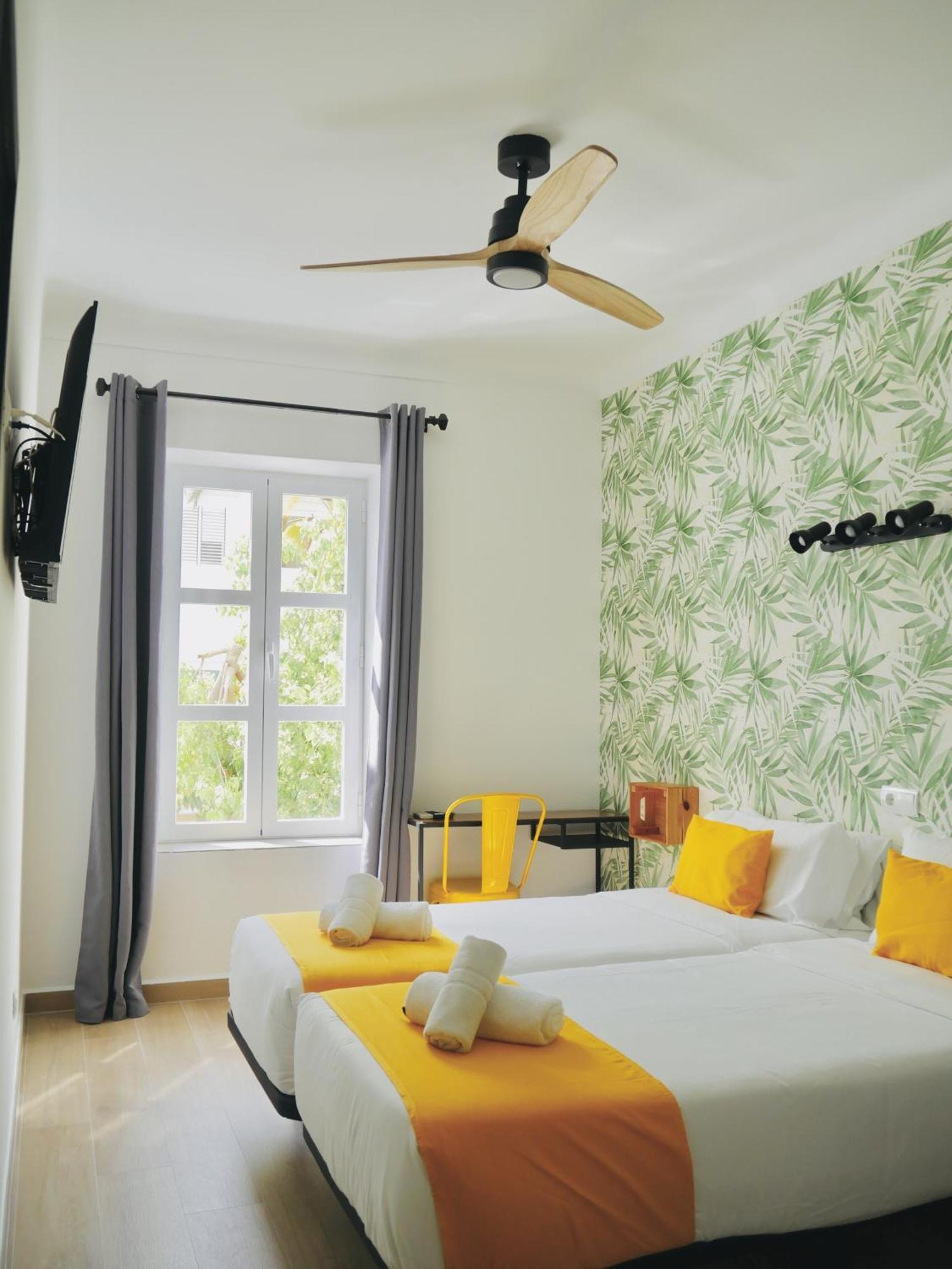 Nanit Rooms Ibiza Hostal Санта-Еулалія-дель-Ріо Номер фото